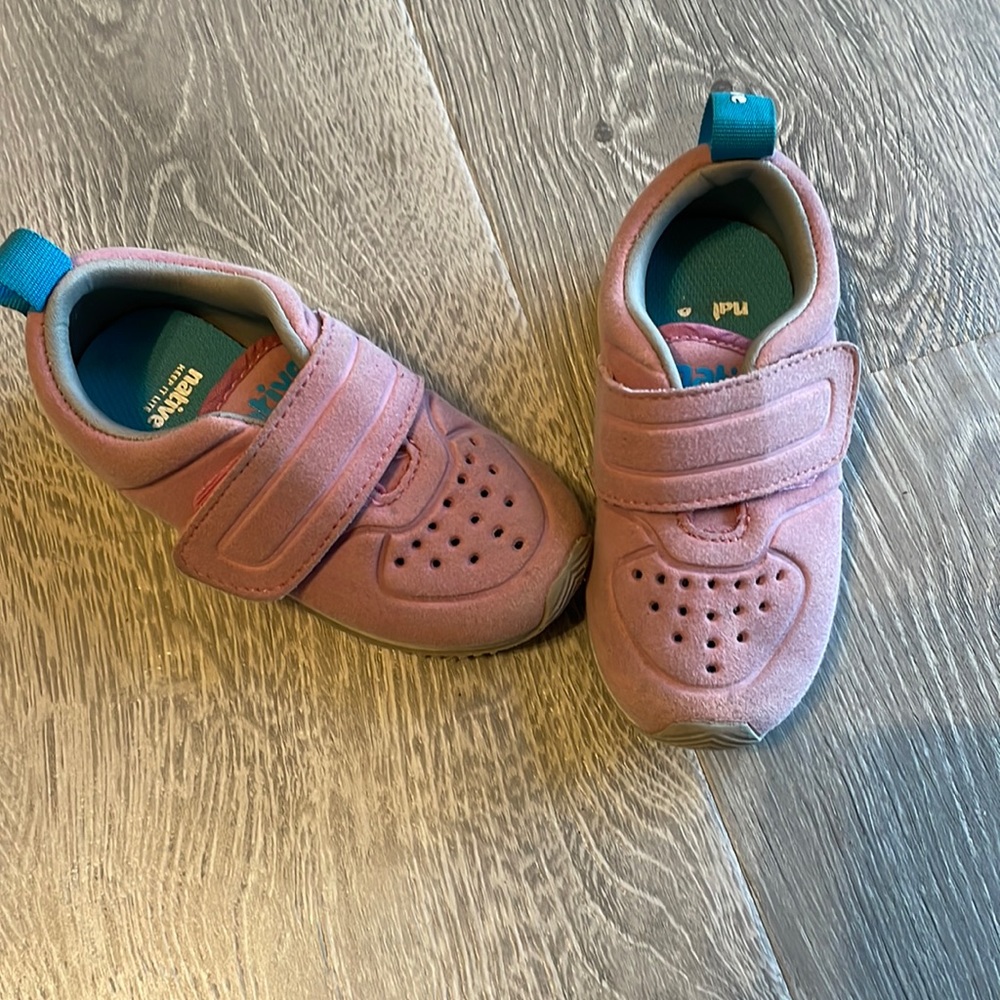 Native tennis shoes size C7